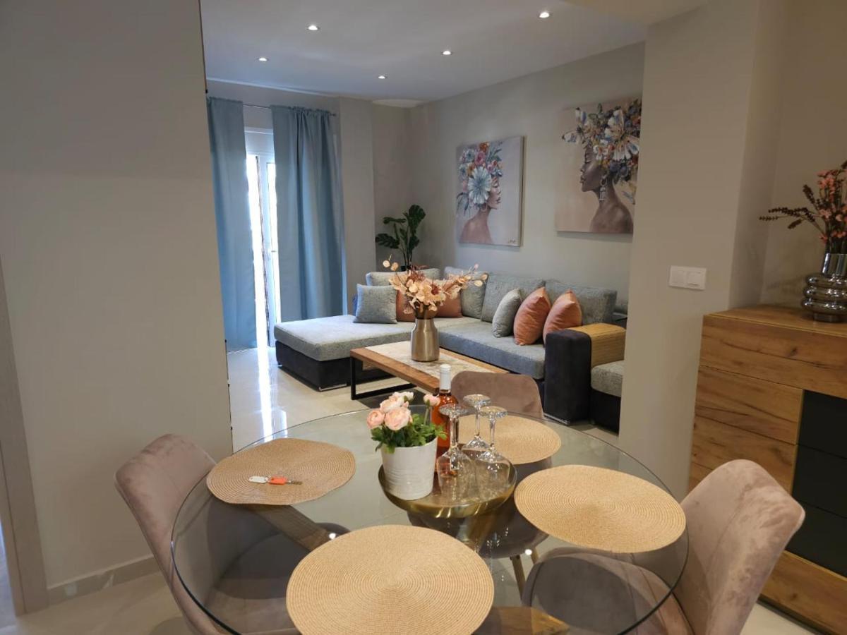 Agora Luxury Apartment 3 ลูตรากี ภายนอก รูปภาพ
