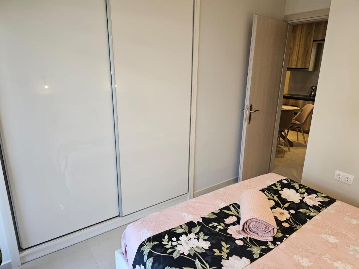 Agora Luxury Apartment 3 ลูตรากี ภายนอก รูปภาพ